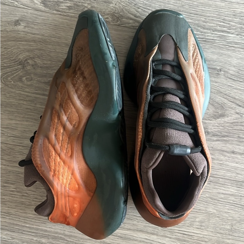YEEZY 700 v3 Copper fade size 6.5 (men’s)